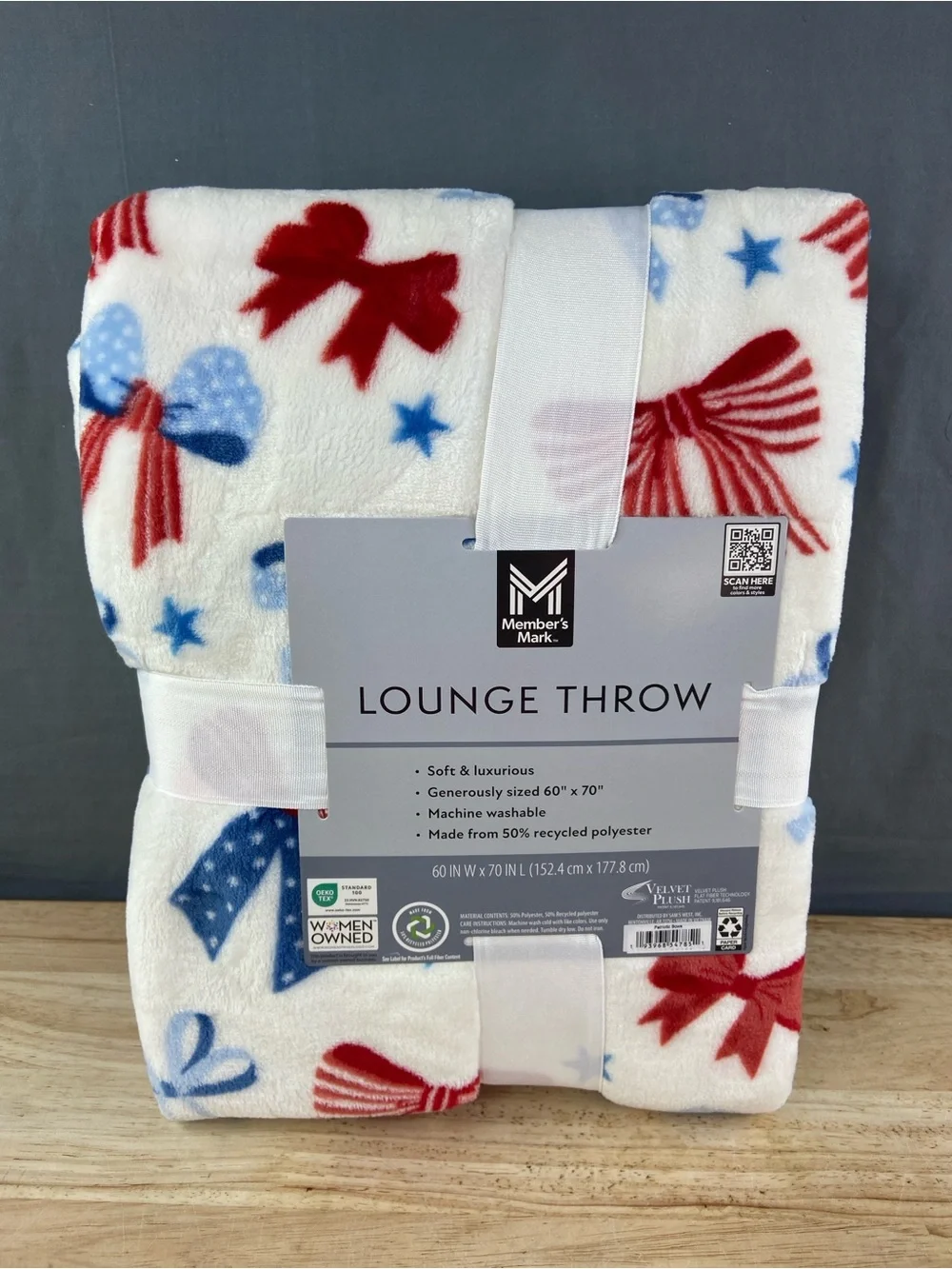 Member’s Mark Red & Blue Bow Star Lounge Throw 60” x 70” Blanket - Brand New